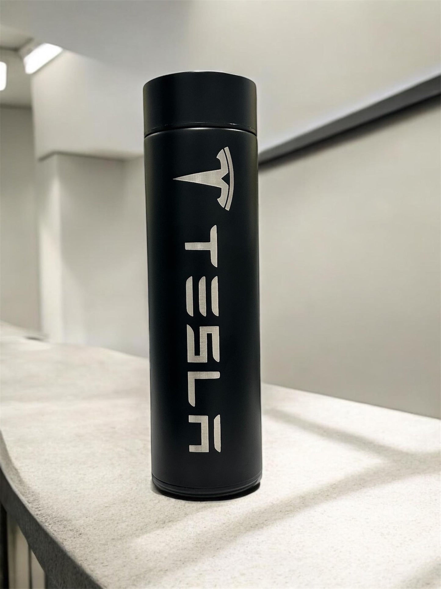 Tesla Stainless Steel Bottle with digital Tempeture Reader. Stainless Steel Tumbler for Hot and Cold Drinks.